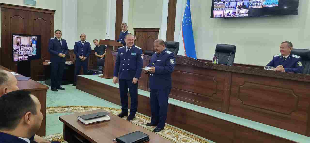 Хоразм вилояти прокуртурасида йиллар давомида  юртимиз равнақи йўлида хизмат қилиб келаётган ходимлари эътибор ва эътироф қилинди.